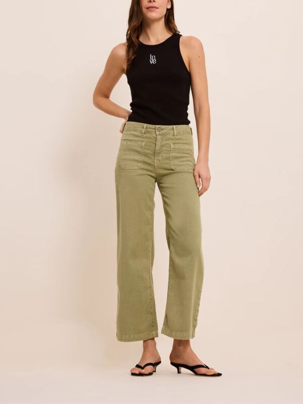 pantalon FIVE verde modelo Lucia.